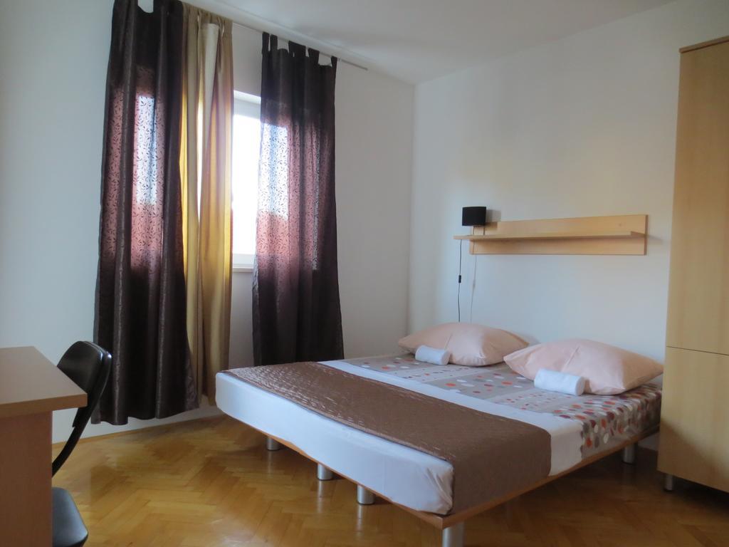 Apartments Kovacic Omiš Habitación foto