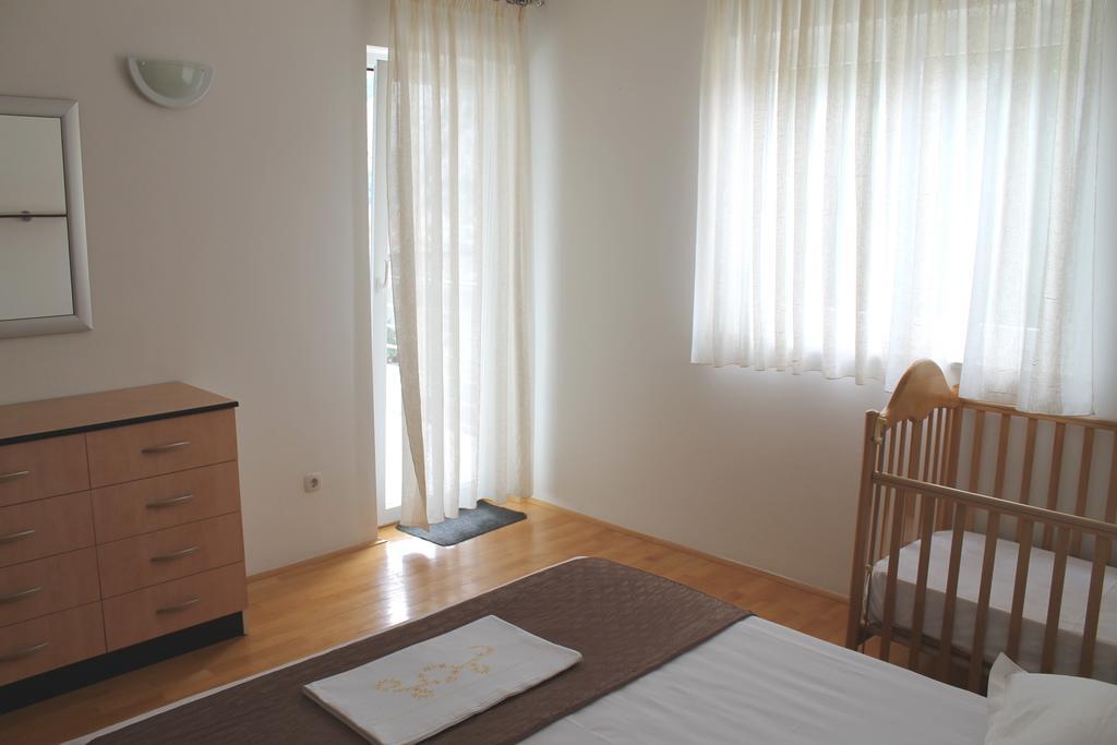 Apartments Kovacic Omiš Habitación foto