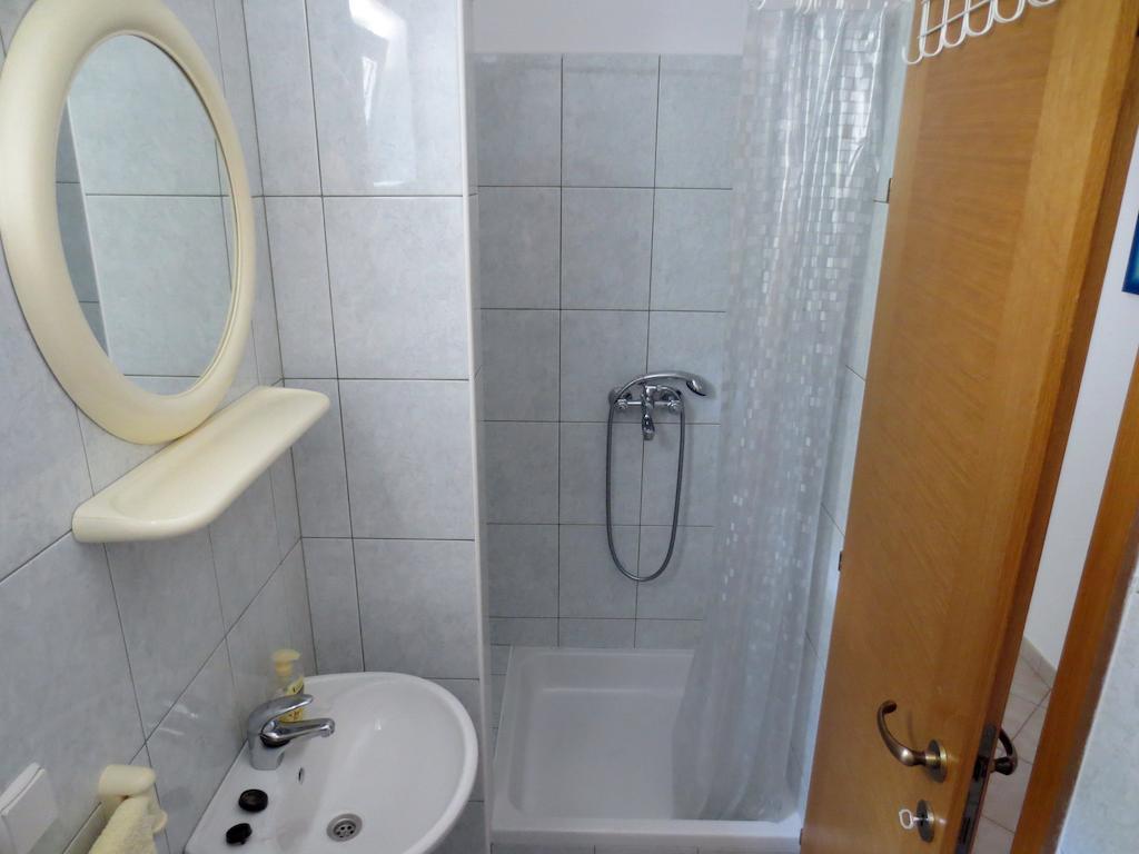Apartments Kovacic Omiš Habitación foto